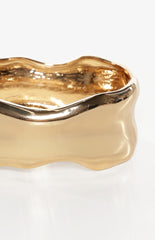 Auren Gold Wavy Clasp Bangle