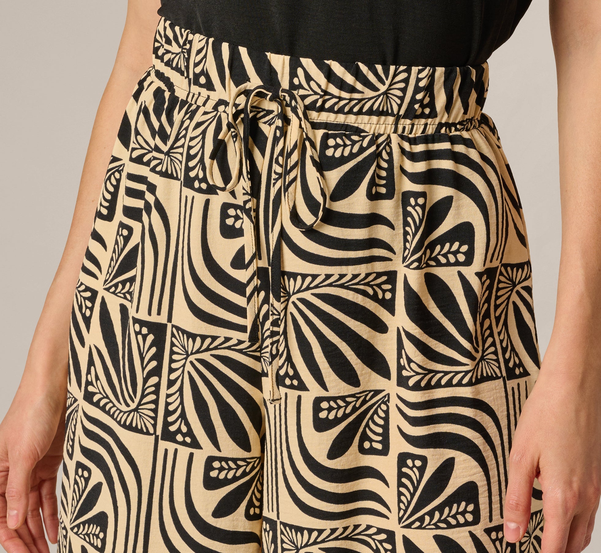 Wide Leg Drawstring Pant In Birch Black Retro Tile
