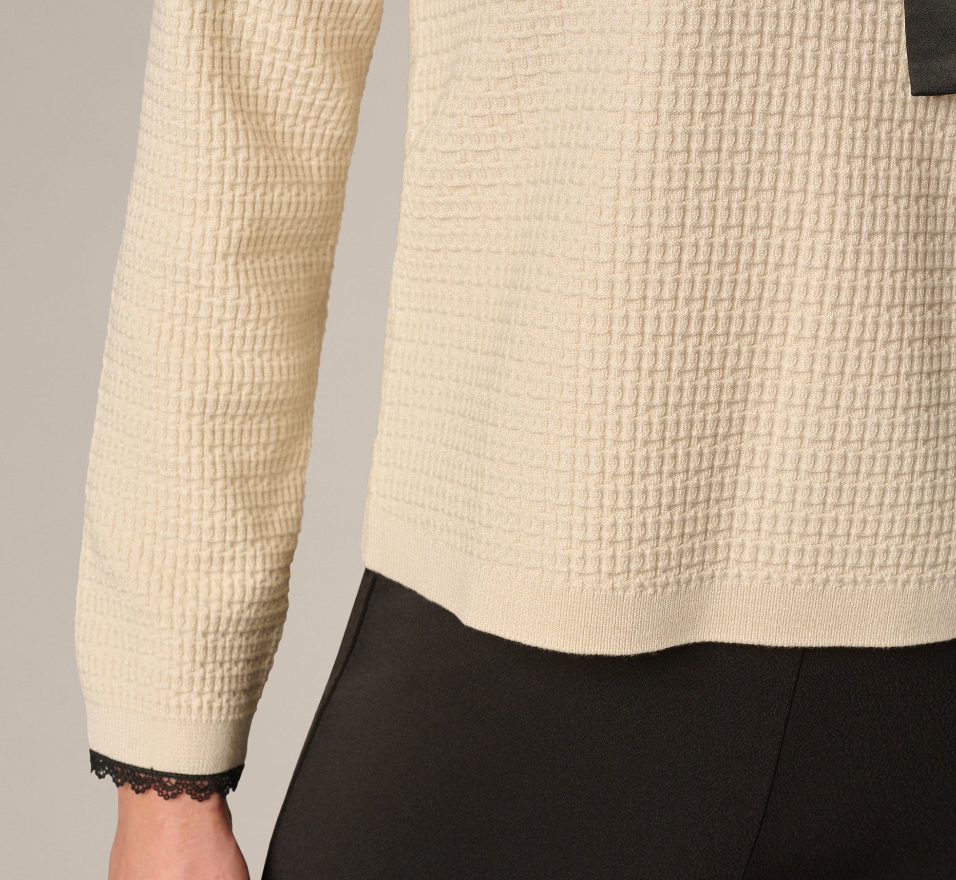 Waffle Weave Bow Collar Pullover Sweater In Cream Black